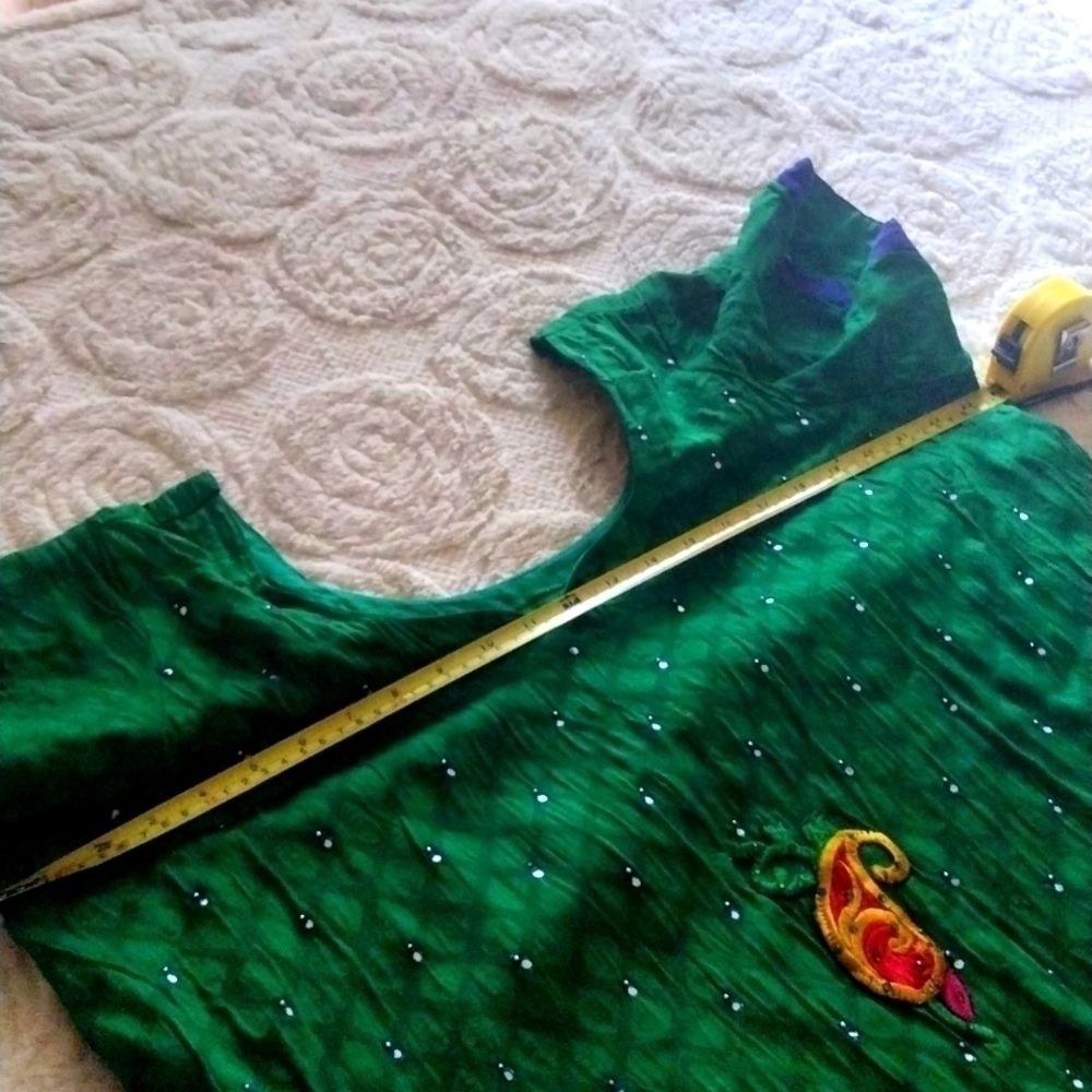 LADIES Handmade Dress - Picture 10 of 15
